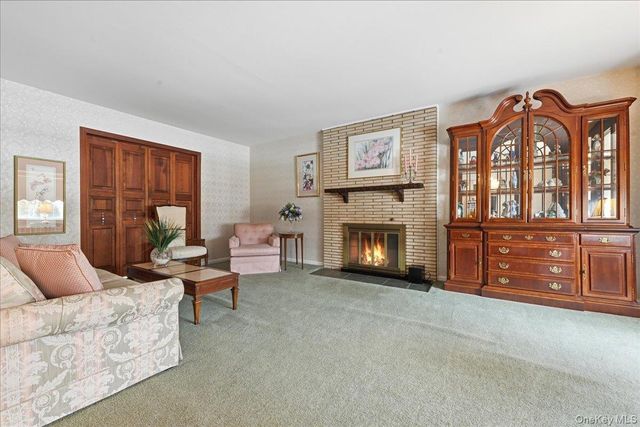 8 Andover Court, Garden City, NY 11530