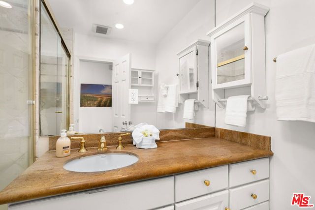 2101 Ocean Avenue 3, Santa Monica, CA 90405