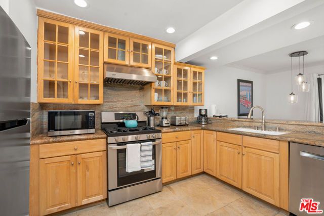 2101 Ocean Avenue 3, Santa Monica, CA 90405