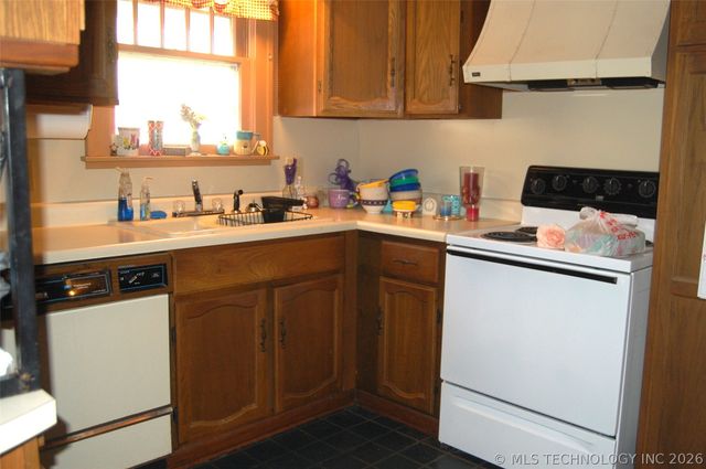 605 W Cummings Street, Henryetta, OK 74437