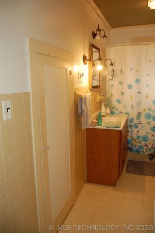 605 W Cummings Street, Henryetta, OK 74437