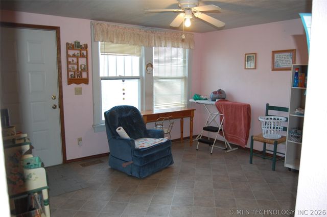 605 W Cummings Street, Henryetta, OK 74437