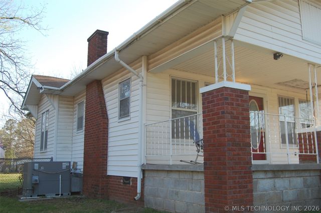 605 W Cummings Street, Henryetta, OK 74437