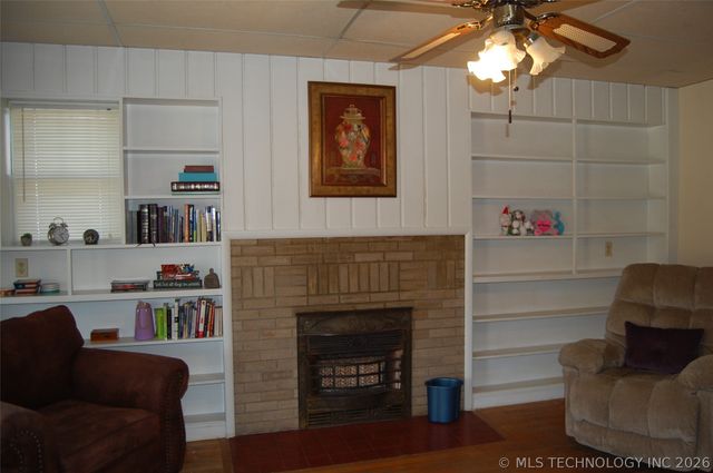 605 W Cummings Street, Henryetta, OK 74437