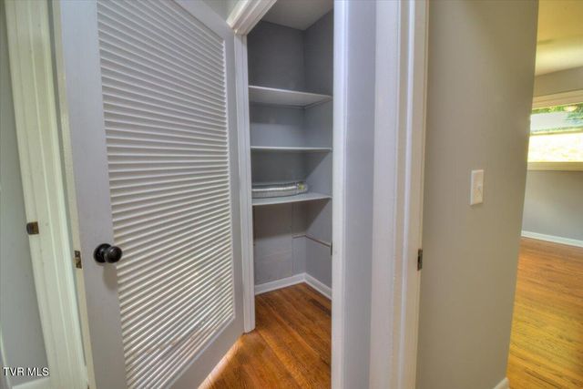 545 Bays View Road, Kingsport, TN 37660