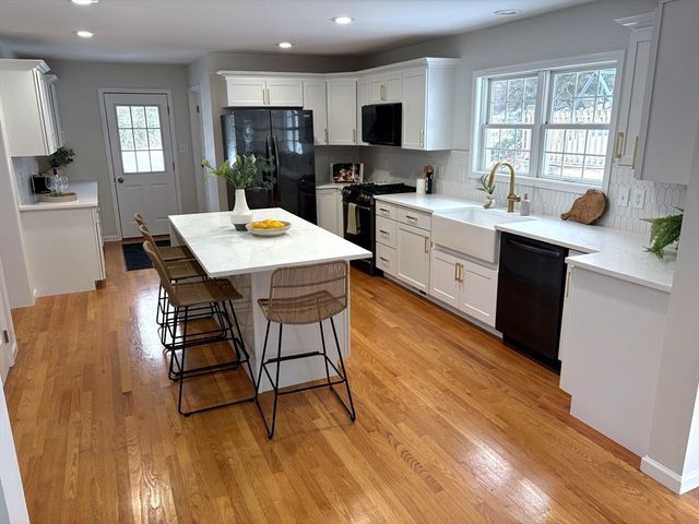 159 Pine St, Manchester, MA 01944
