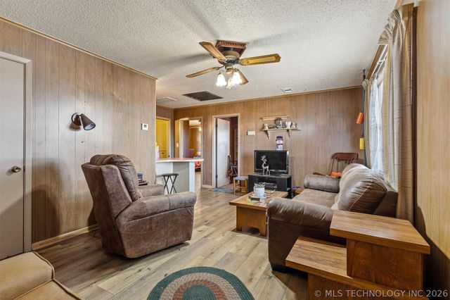 1296 Church Road, Silo, OK 74701