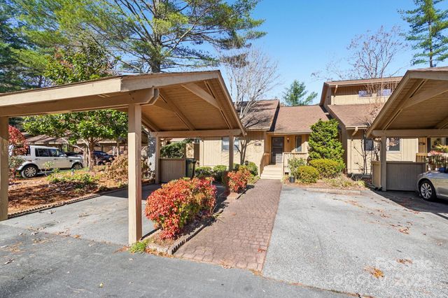 305 N Scarlet Oak Lane, Hendersonville, NC 28791