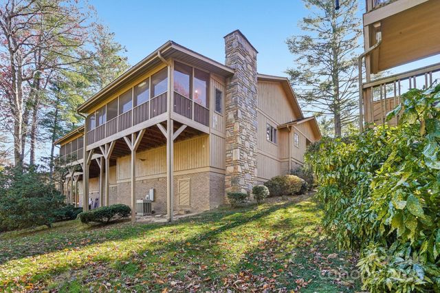 305 N Scarlet Oak Lane, Hendersonville, NC 28791