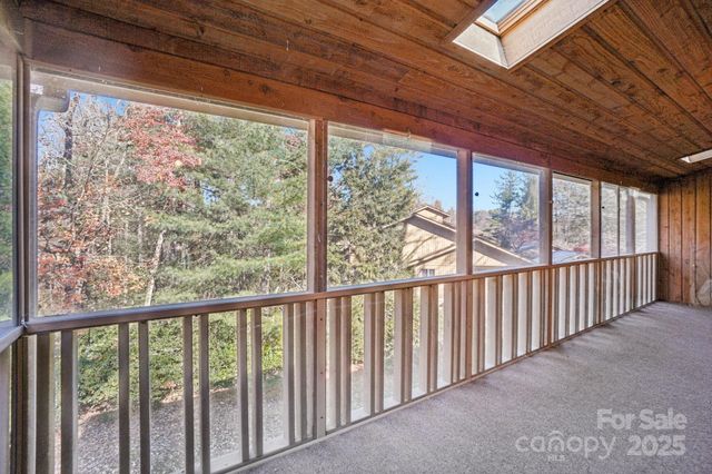 305 N Scarlet Oak Lane, Hendersonville, NC 28791