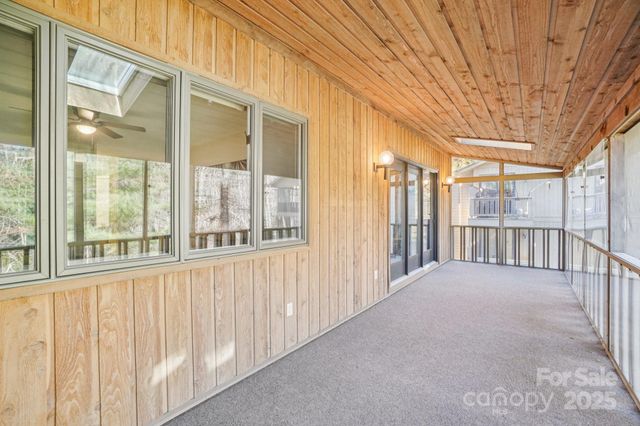 305 N Scarlet Oak Lane, Hendersonville, NC 28791