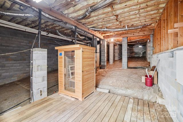 305 N Scarlet Oak Lane, Hendersonville, NC 28791