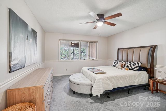 305 N Scarlet Oak Lane, Hendersonville, NC 28791