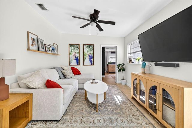 406 W FLORA STREET, Tampa, FL 33604