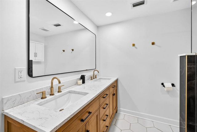 406 W FLORA STREET, Tampa, FL 33604