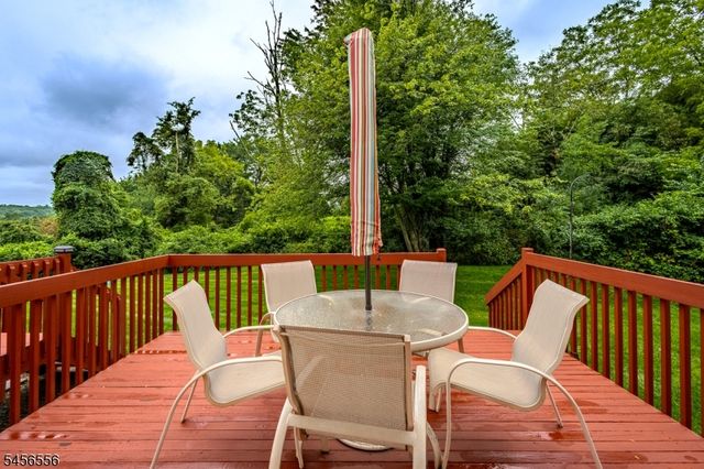 133 Town Center Dr, Warren Twp., NJ 07059