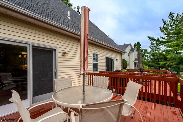 133 Town Center Dr, Warren Twp., NJ 07059