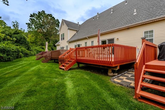 133 Town Center Dr, Warren Twp., NJ 07059
