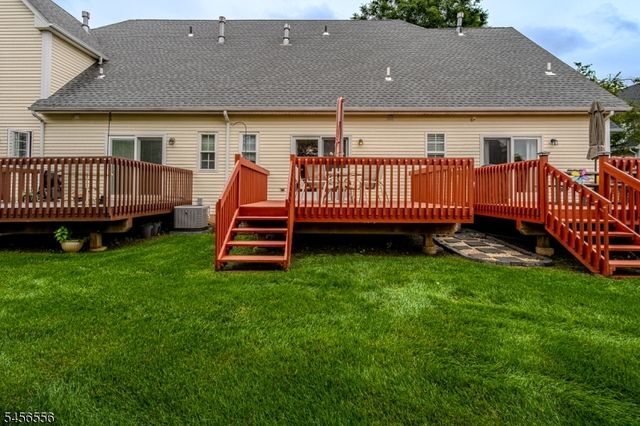133 Town Center Dr, Warren Twp., NJ 07059