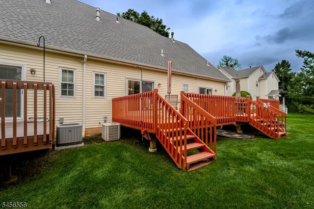 133 Town Center Dr, Warren Twp., NJ 07059