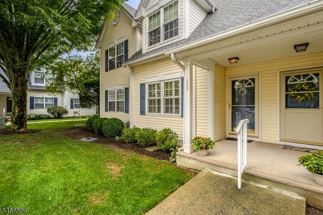 133 Town Center Dr, Warren Twp., NJ 07059