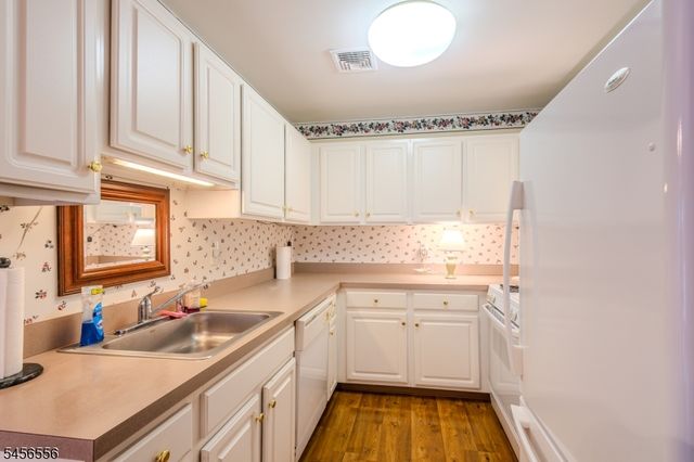 133 Town Center Dr, Warren Twp., NJ 07059