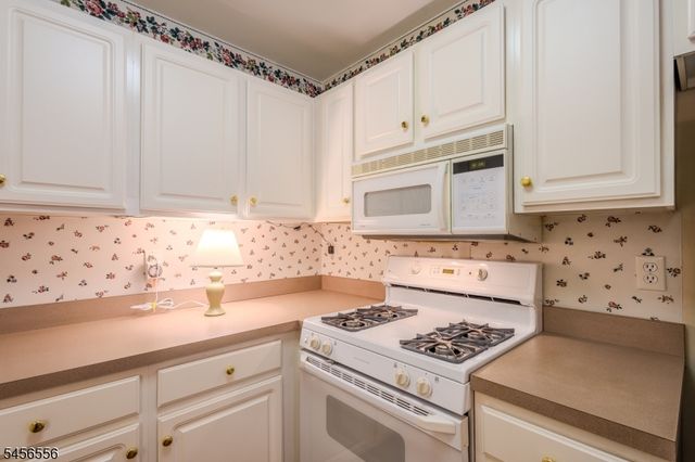 133 Town Center Dr, Warren Twp., NJ 07059