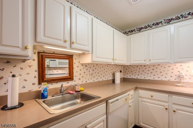 133 Town Center Dr, Warren Twp., NJ 07059
