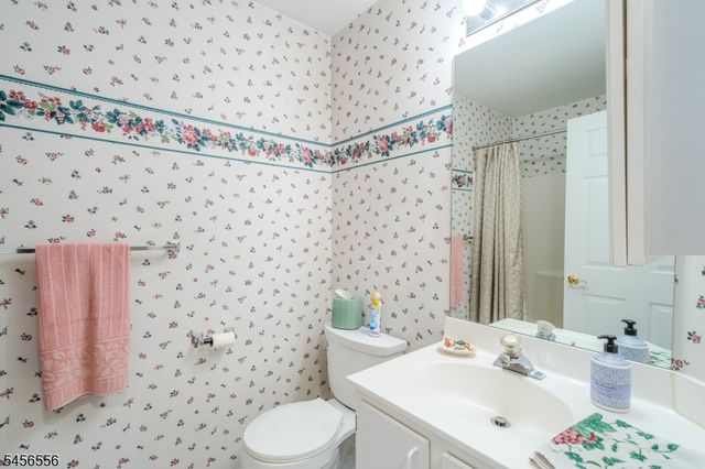 133 Town Center Dr, Warren Twp., NJ 07059