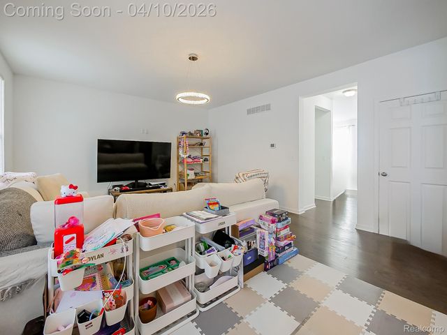 6210 S Trailwoods Drive, Ann Arbor, MI 48103