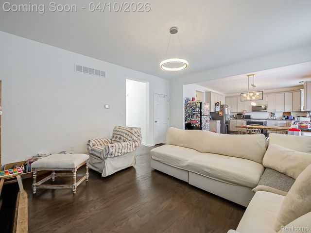 6210 S Trailwoods Drive, Ann Arbor, MI 48103