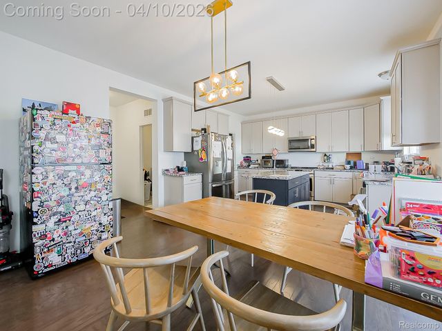 6210 S Trailwoods Drive, Ann Arbor, MI 48103