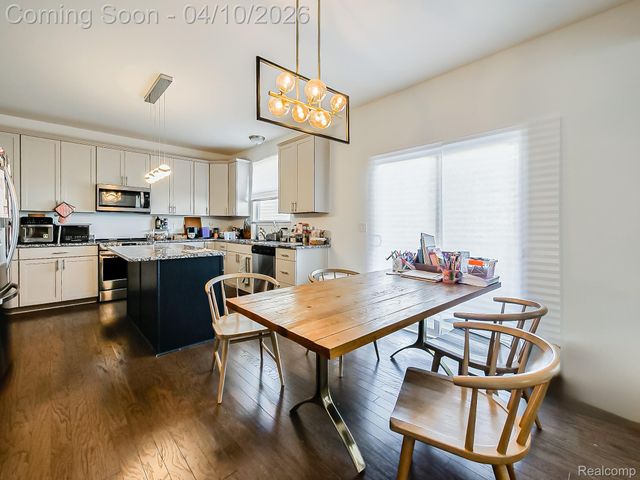 6210 S Trailwoods Drive, Ann Arbor, MI 48103