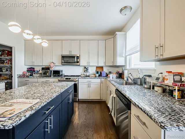 6210 S Trailwoods Drive, Ann Arbor, MI 48103