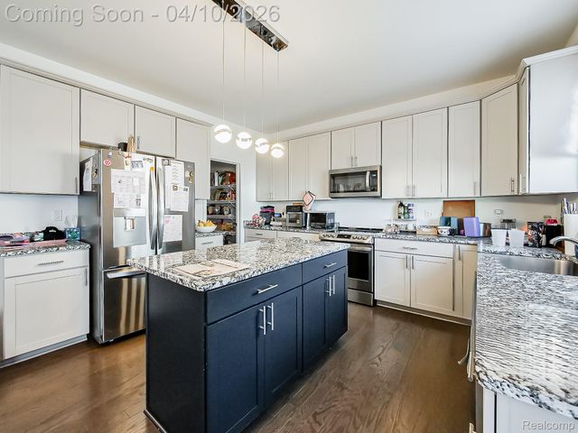 6210 S Trailwoods Drive, Ann Arbor, MI 48103