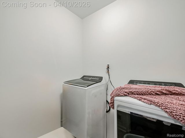 6210 S Trailwoods Drive, Ann Arbor, MI 48103