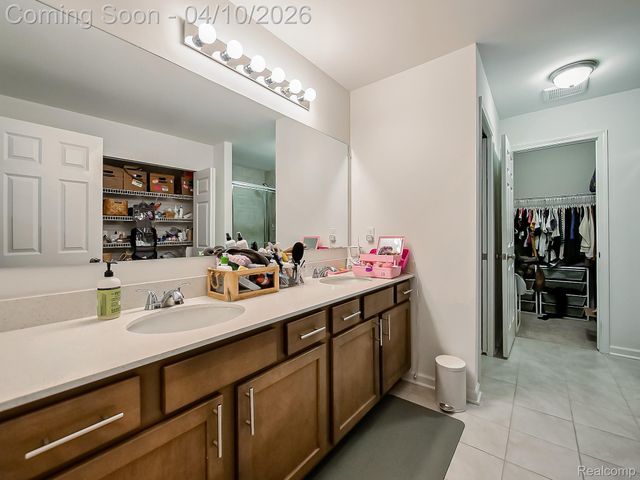 6210 S Trailwoods Drive, Ann Arbor, MI 48103