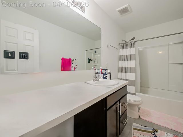 6210 S Trailwoods Drive, Ann Arbor, MI 48103