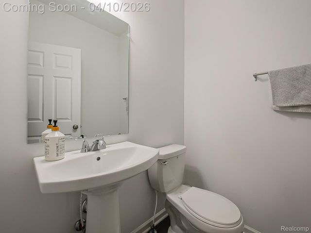 6210 S Trailwoods Drive, Ann Arbor, MI 48103