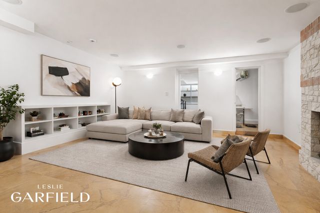 56 CHARLES Street, New York City, NY 10014