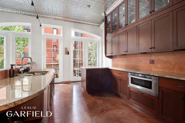 56 CHARLES Street, New York City, NY 10014