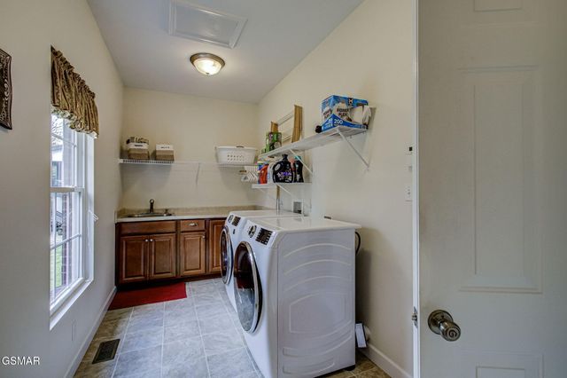 1819 Ally Lane, Sevierville, TN 37876