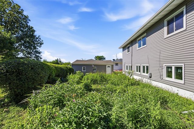 123 Edgewood Road SW, Cedar Rapids, IA 52404