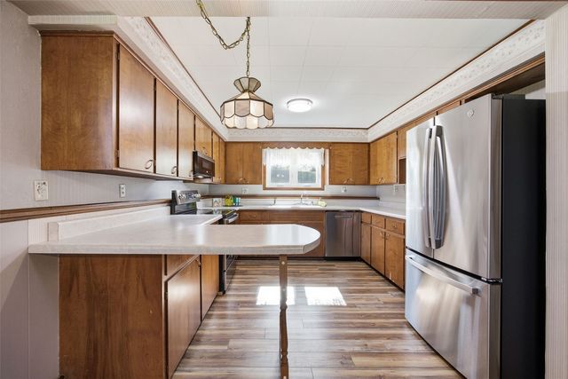 123 Edgewood Road SW, Cedar Rapids, IA 52404