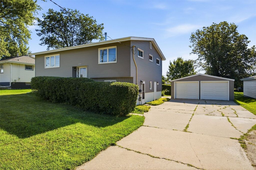 123 Edgewood Road SW, Cedar Rapids, IA 52404