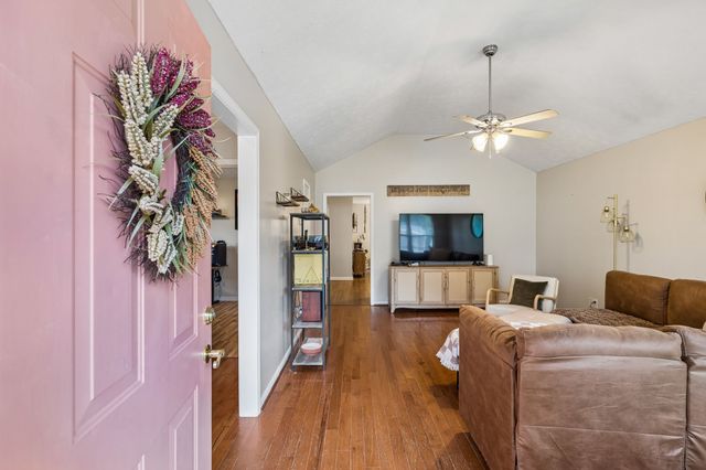 807 Jonathan Dr, Lebanon, TN 37087