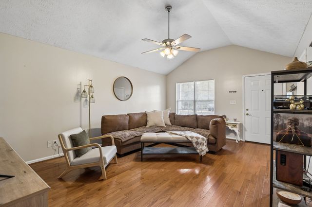807 Jonathan Dr, Lebanon, TN 37087