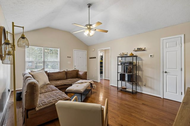 807 Jonathan Dr, Lebanon, TN 37087