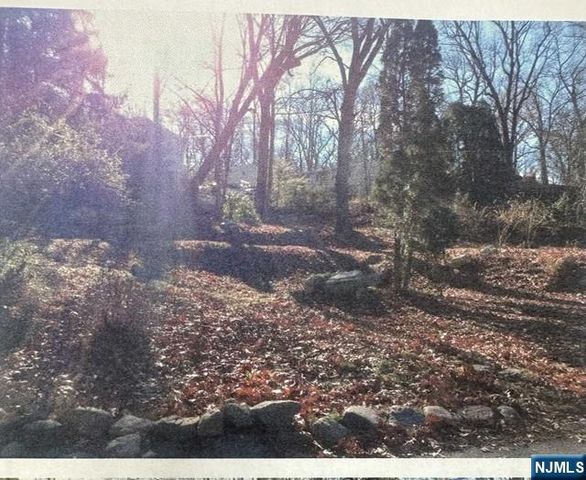 48 Overlook Road, Bloomingdale, NJ 07403