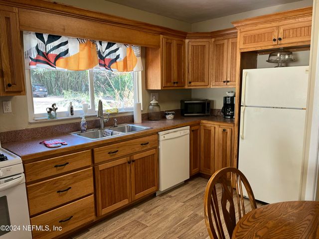714 HUNTER Avenue, Crescent City, FL 32112